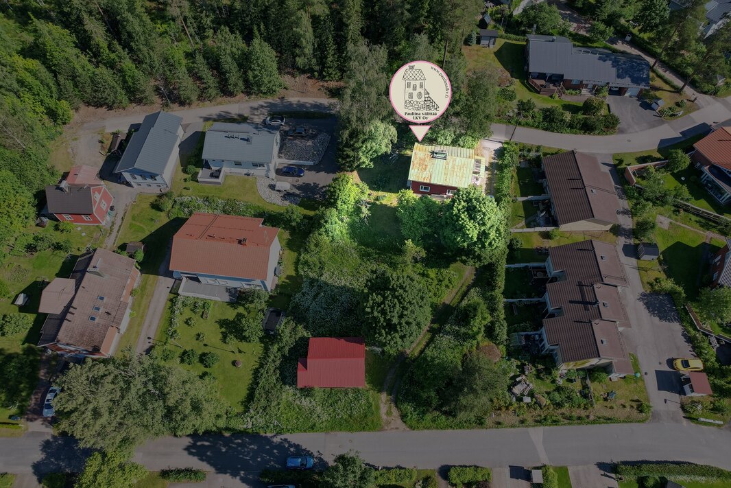 Lähin ruokakauppa n. 1,2 km, kauppakeskus Willa n. 4 km.