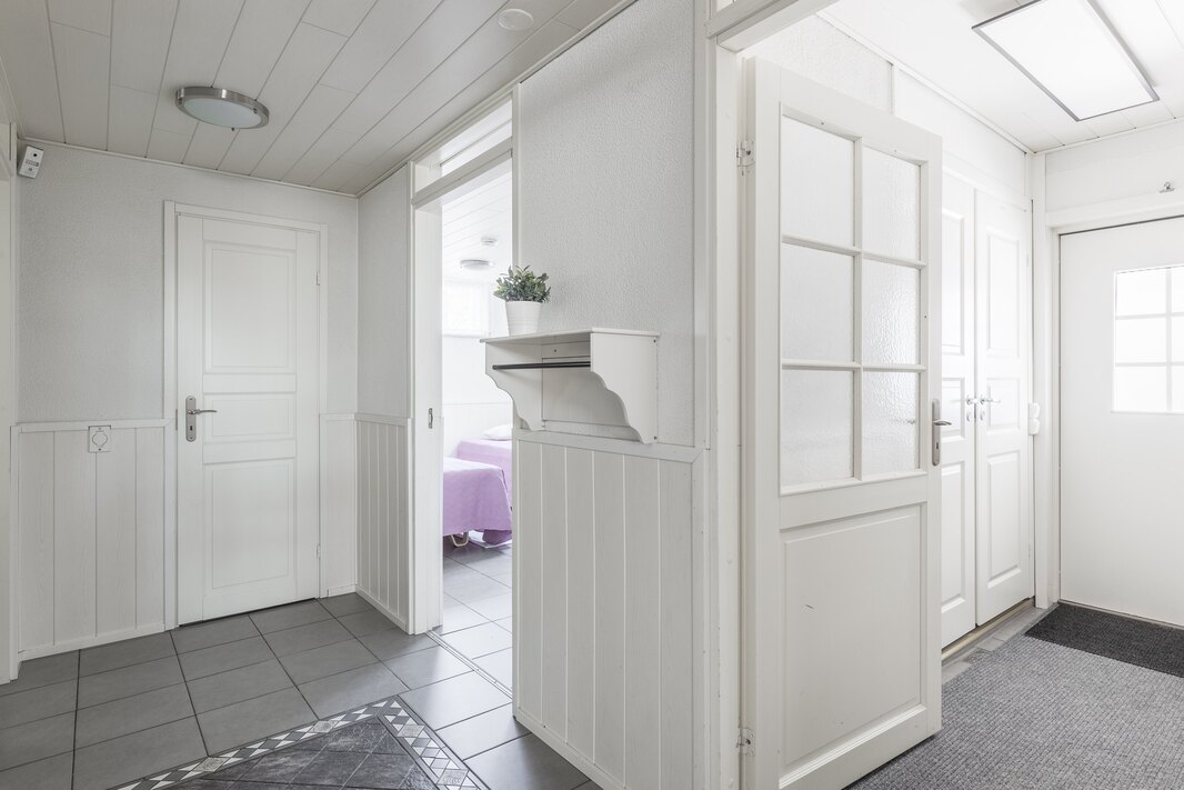 Kellarikerroksen aulatilaa