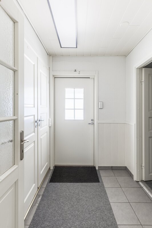 Alakerran sisäänkäynti