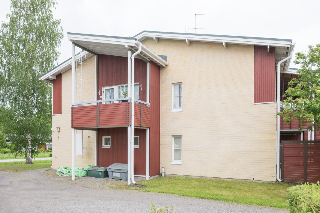 Olohuoneen parveke on pohjoisen suuntaan.