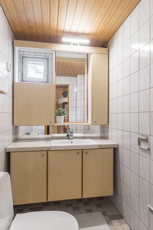 Kellarikerroksen wc