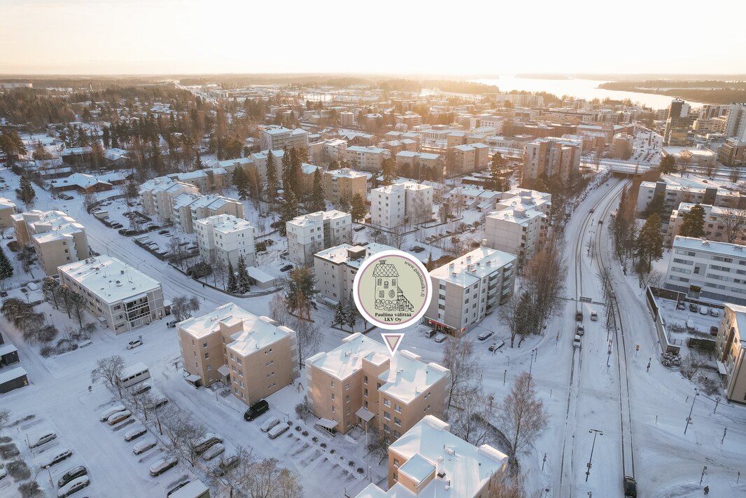 Lähin ruokakauppa tien toisella puolella, Citymarket n. 600 m.