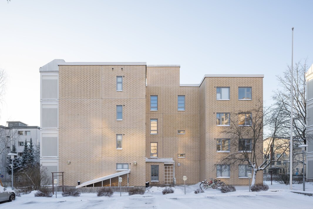 Ensimmäisen kerroksen päätyasunto.