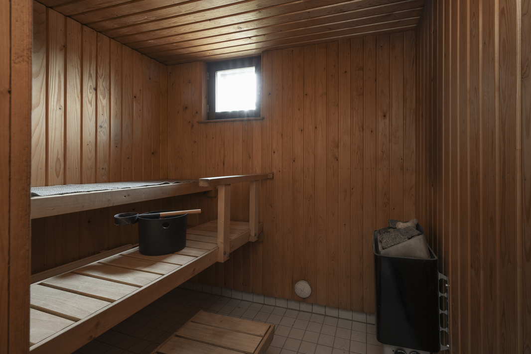 Saunassa on tuuletusikkuna.