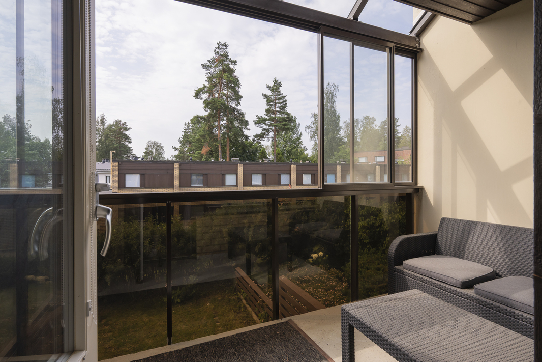 Lasitetun parvekkeen ilmansuunta on etelä/lounas.