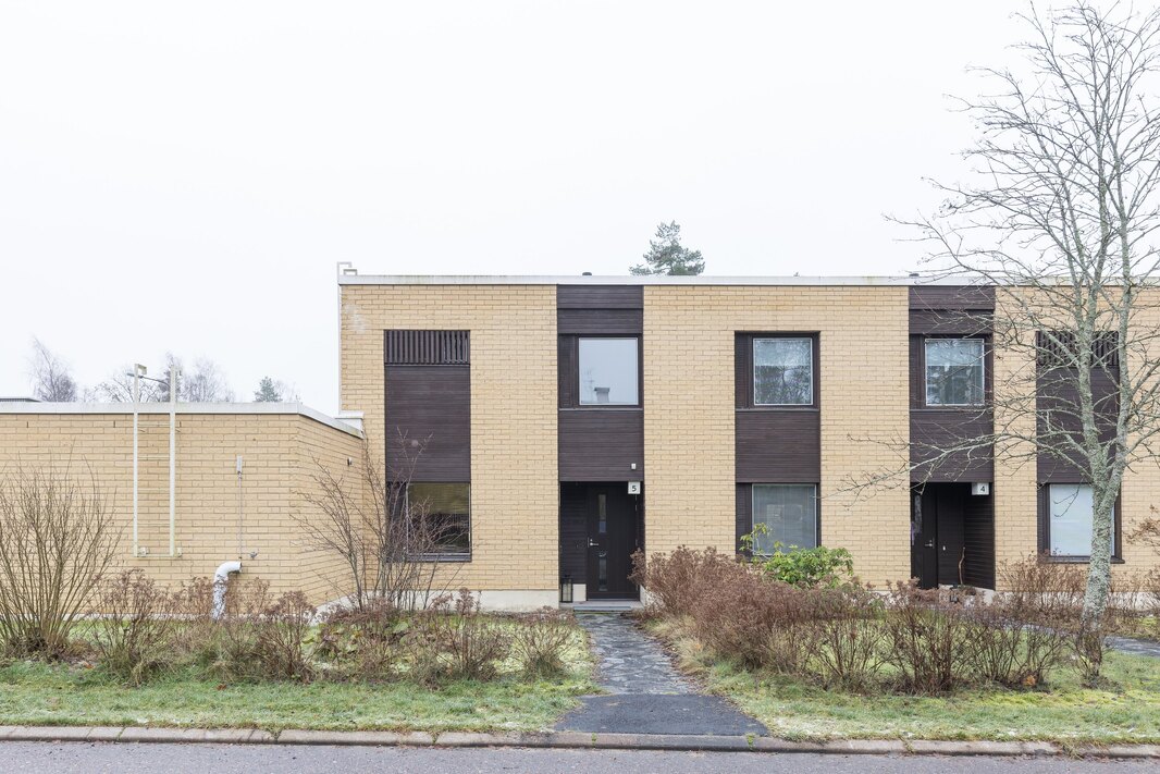 Rivitalon päätykolmio.