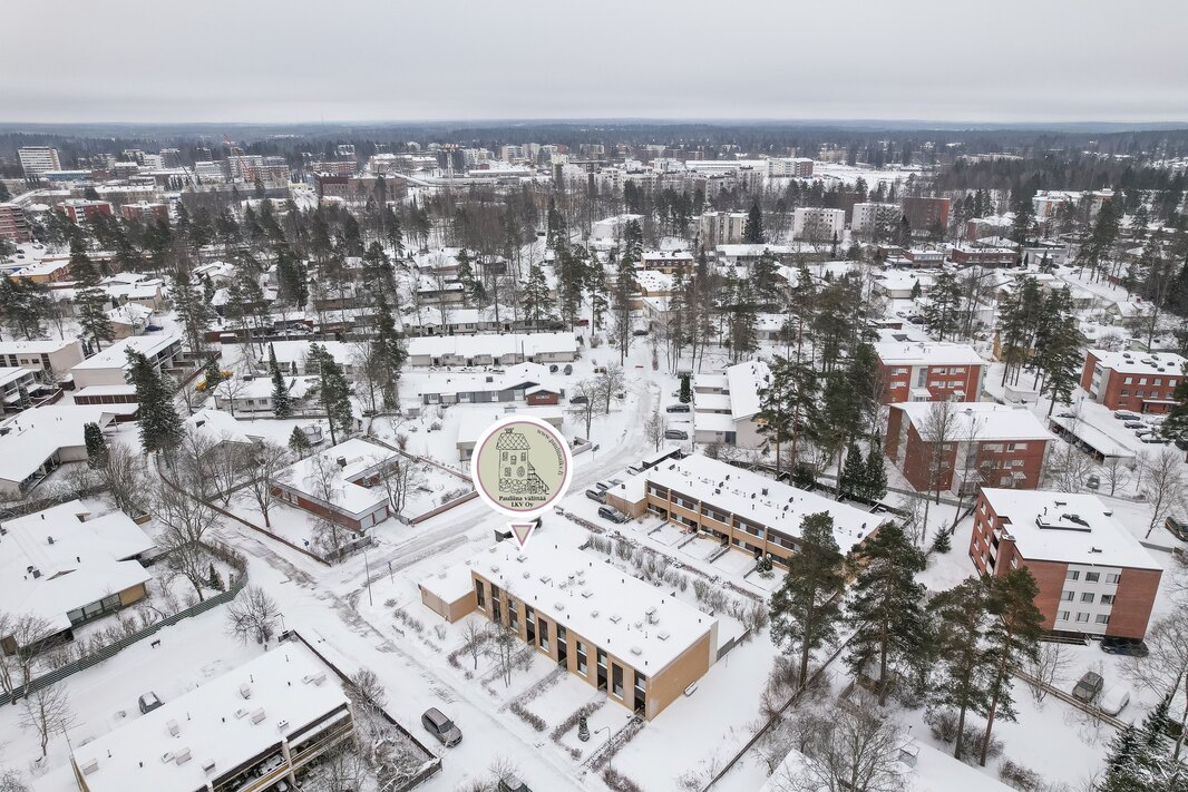 Kauppakeskus Willaan on n. 1,5 km. 