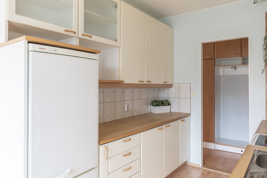 Kaapistossa on paikka mikroaaltouunille.