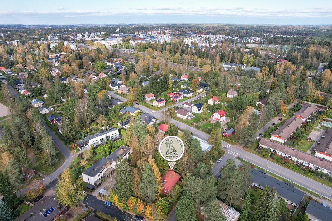 Pinninkatu 11/Hakalankatu 4 sijaitsee Viertolanpuiston kupeessa, rauhallisella asuinalueella.