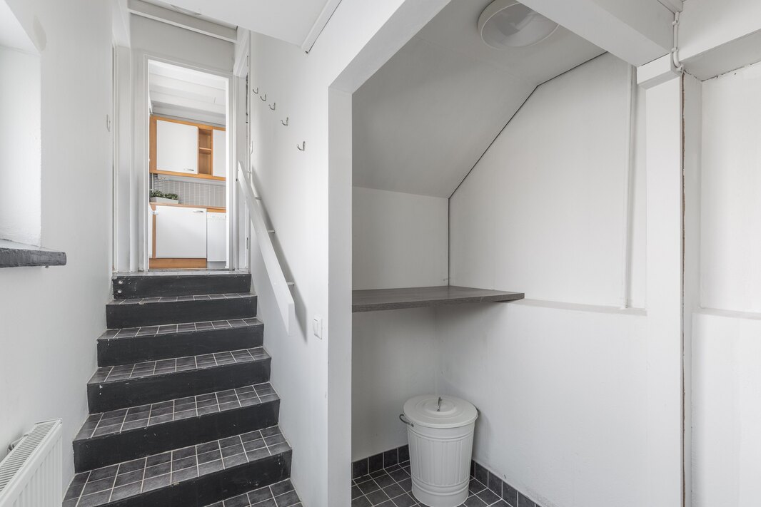 Kellarikerroksessa on kodinhoitotila.