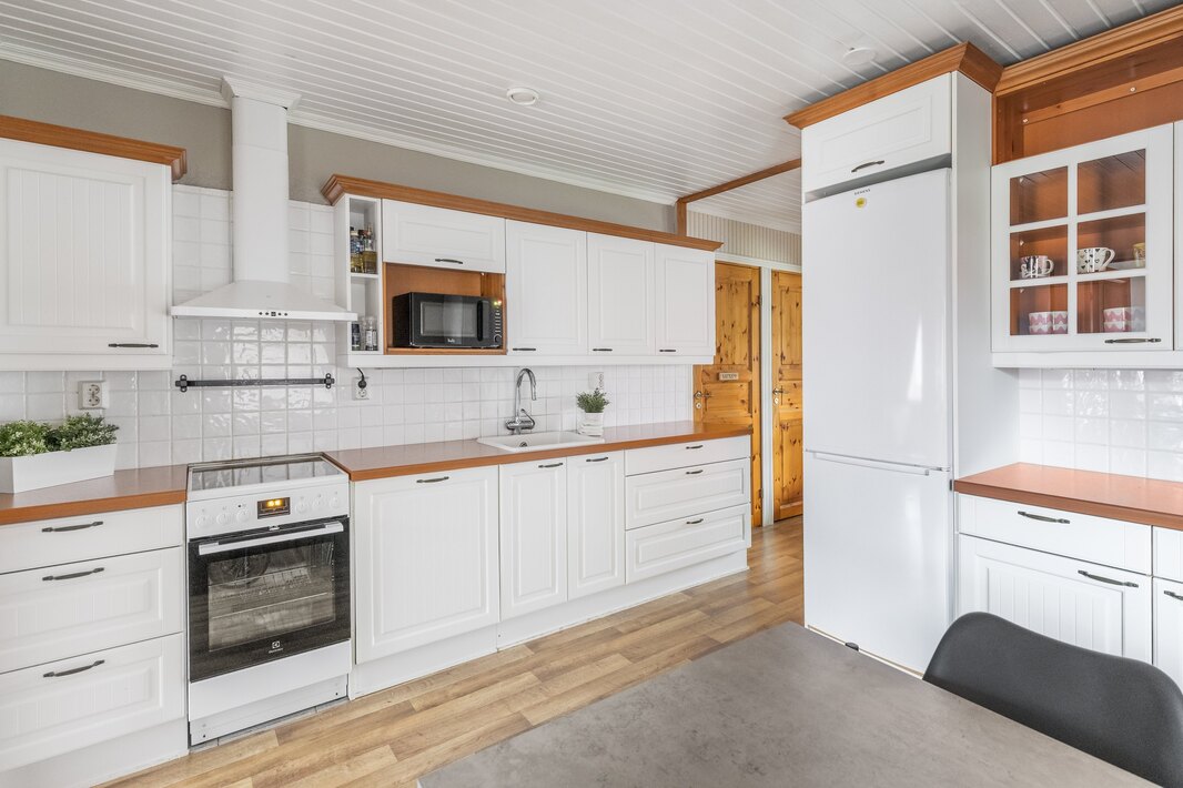 Keittiössä on vinyylilattia.