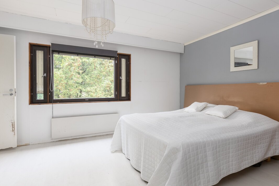 Ikkunat on uusittu 1985 peruskorjauksen yhteydessä.