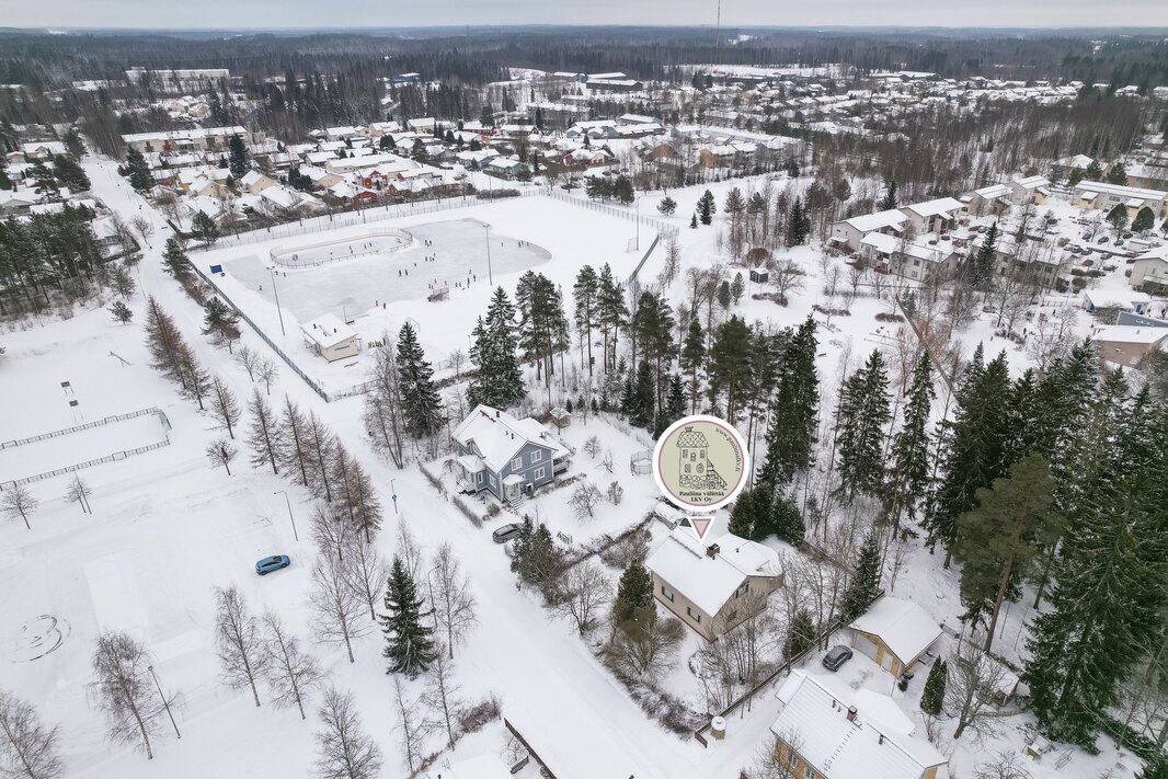 Lähin päiväkoti n. 400 m, Martin koulu n. 500 m.