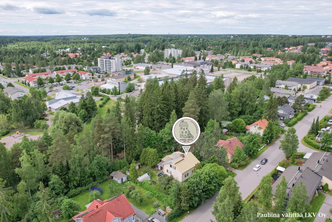 Lähin kauppa n. 500 m. Kauppakeskus Willa n. 2,2 km.
