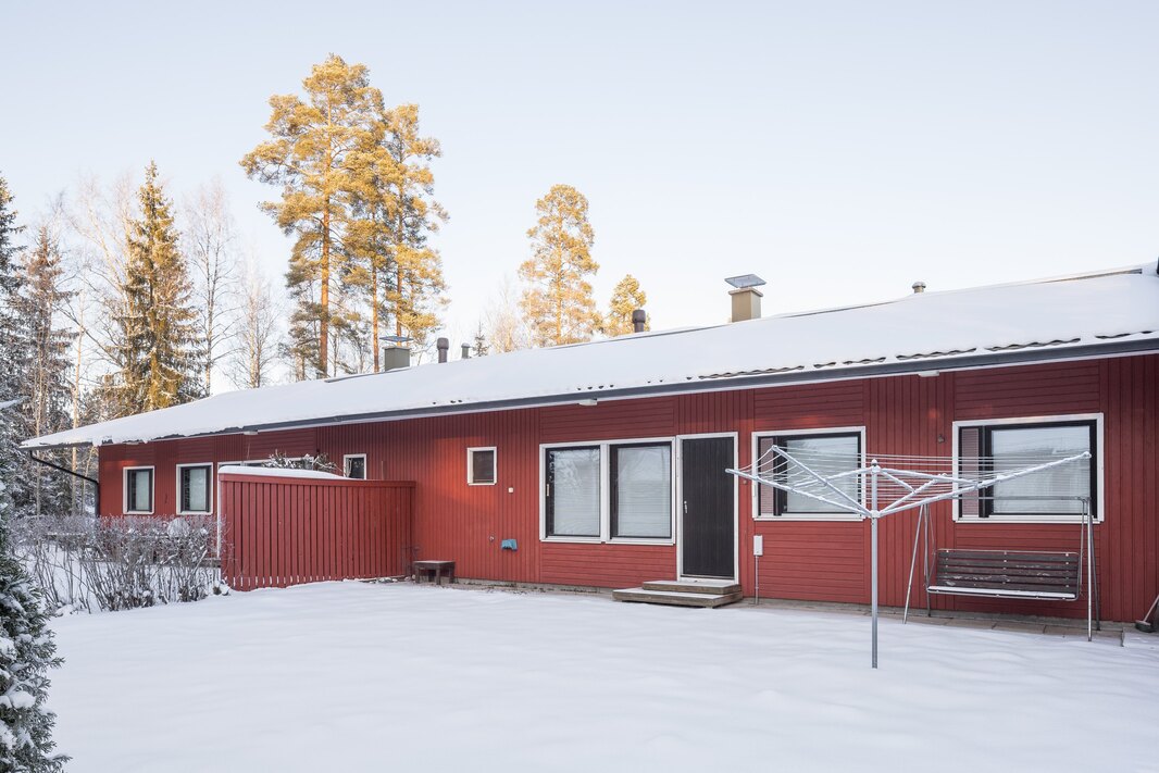 Talo on valmistunut v. 1990.