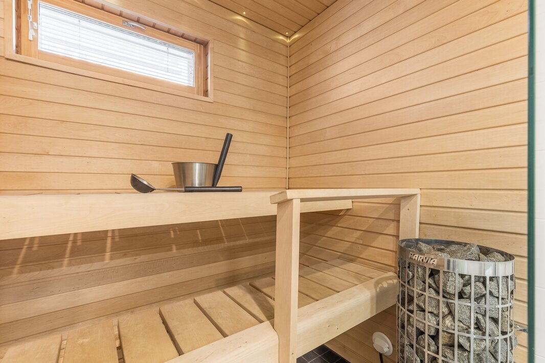 Saunassa on tuuletusikkuna.