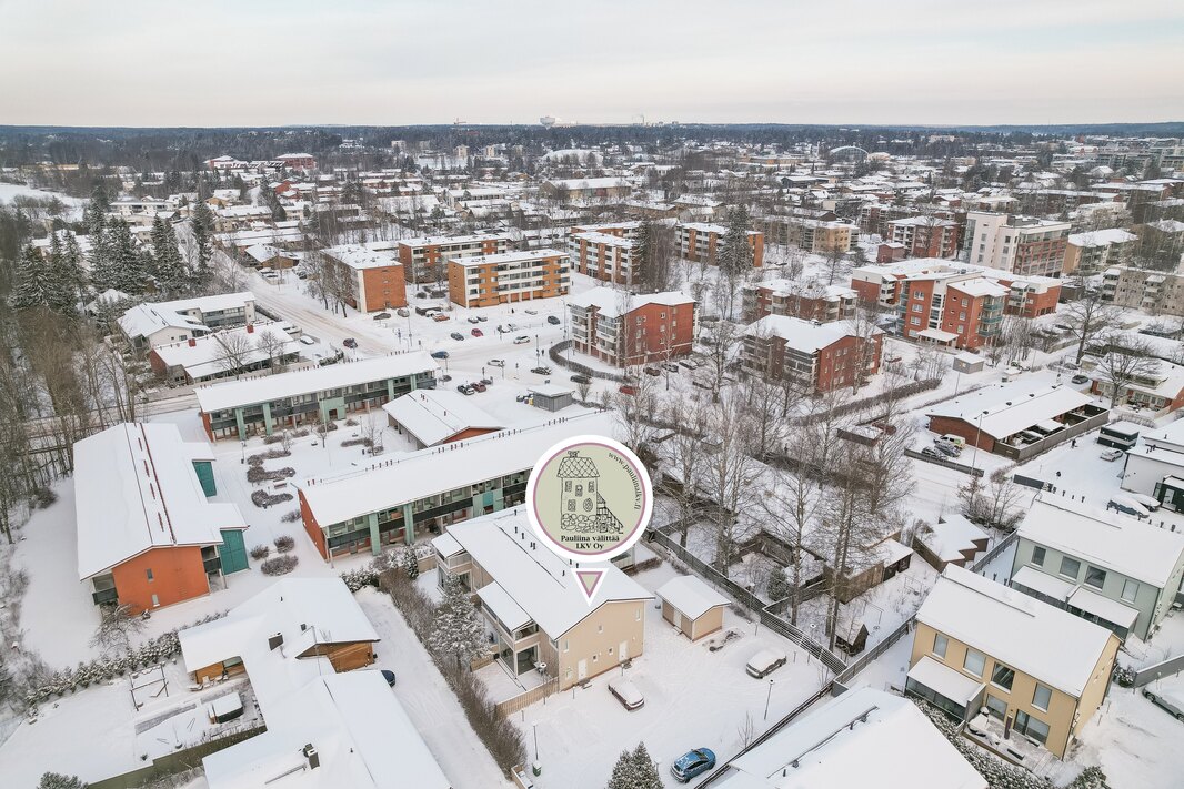 Lähin ruokakauppa n. 250 m, Prisma n. 1,3 km.