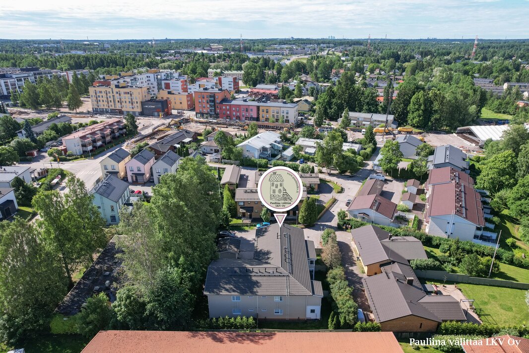 Lähin ruokakauppa n. 250 m, Prisma n. 1,3 km.