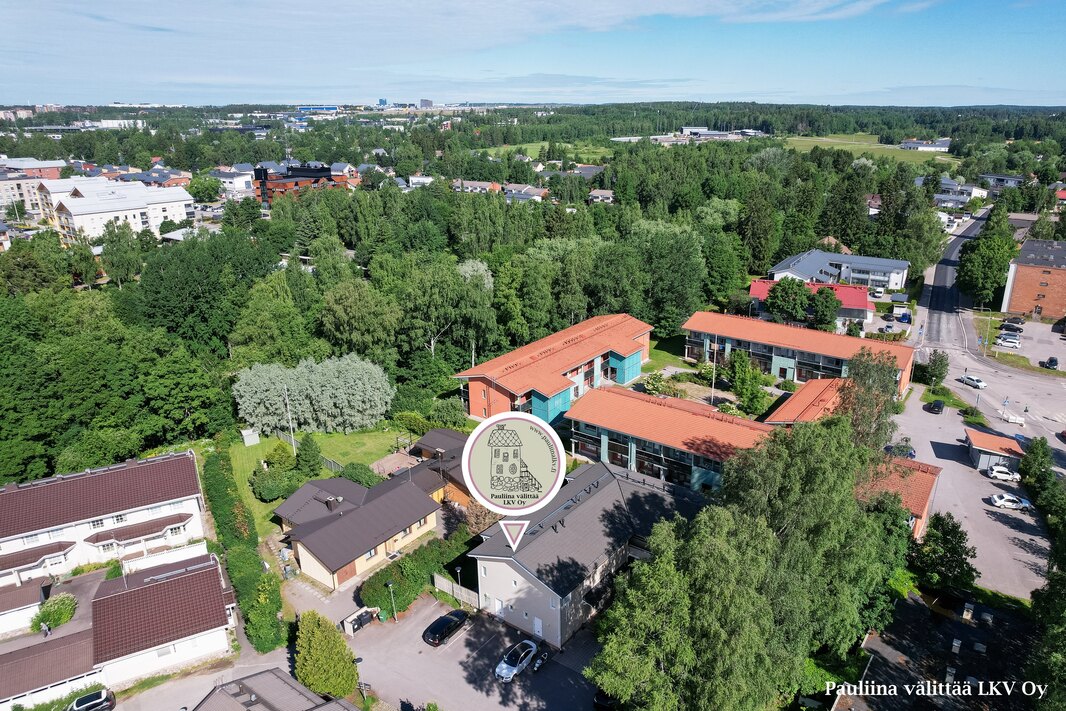 Tikkurilan juna-asemalle n. 1,9 km. Helsinki-Vantaan lentokentälle n. 5,1, km.