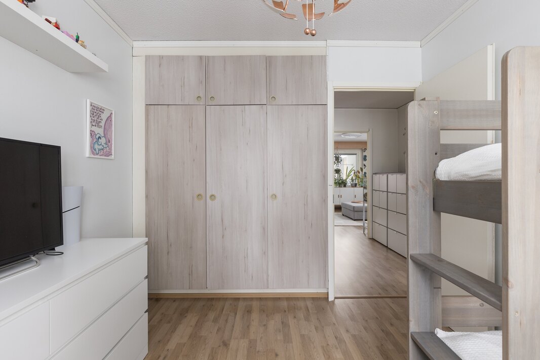 Kaapinovet on päällystetty DC-fixillä.