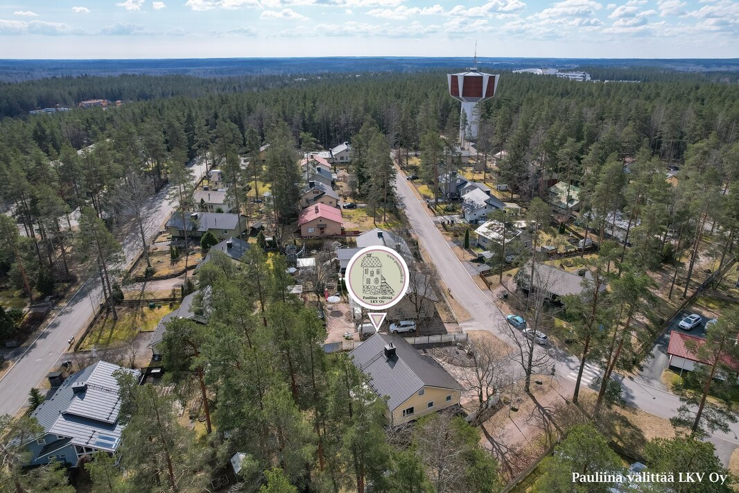 Lähin ruokakauppa n. 650 m, kauppakeskus Willa n. 2,3 km.
