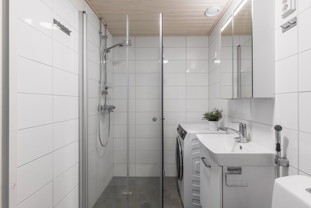 Kylpyhuone on remontoitu linjasaneerauksen yhteydessä viime vuonna.