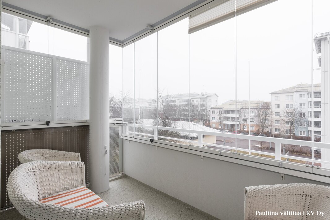 Parvekkeen Vizorin kaihtimet tuo asumismukavuutta.