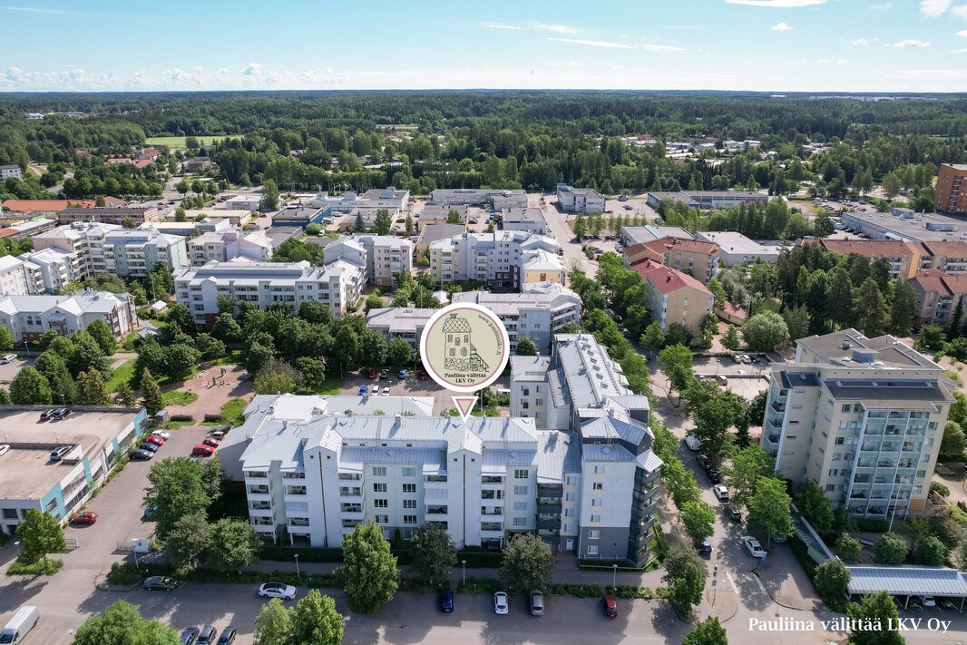 Juna-asema (HSL) n. 800 m.