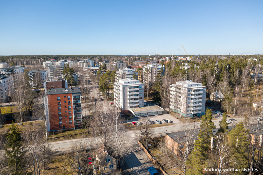 Lähin ruokakauppa n. 350 m, kauppakeskus Willa n. 850 m.