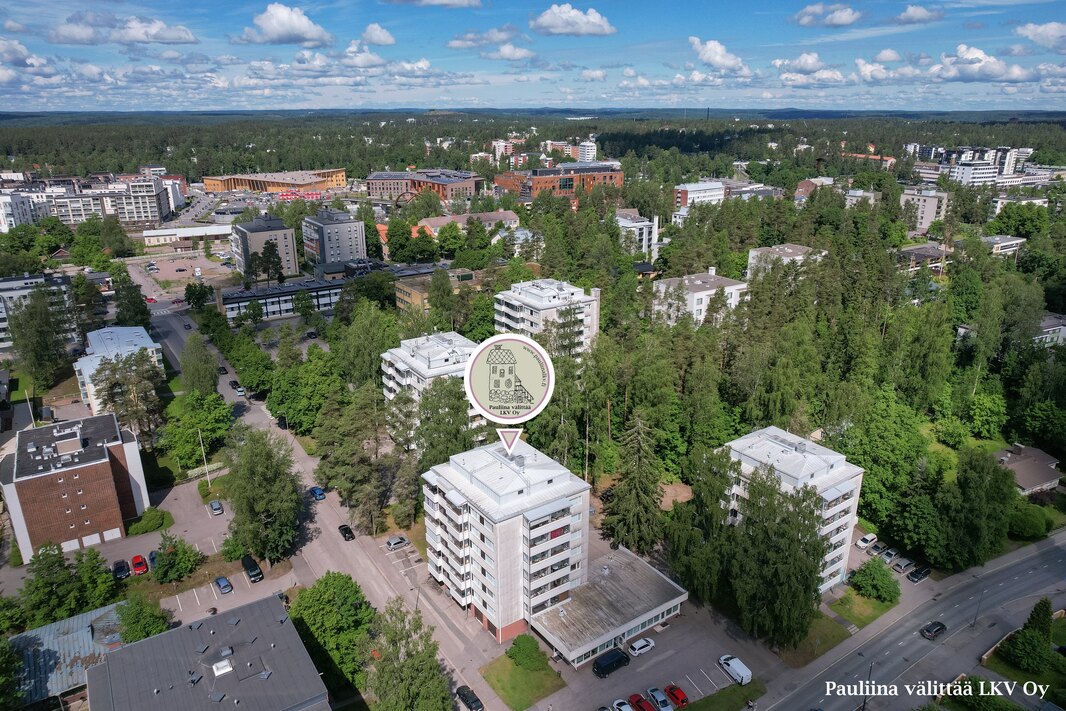 Lähin ruokakauppa n. 350 m, kauppakeskus Willa n. 850 m.