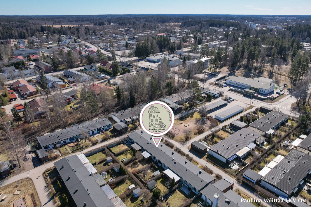 Kilometrin säteellä on päiväkoteja ja kouluja, lukio ja Keuda n. 1,6 km.
