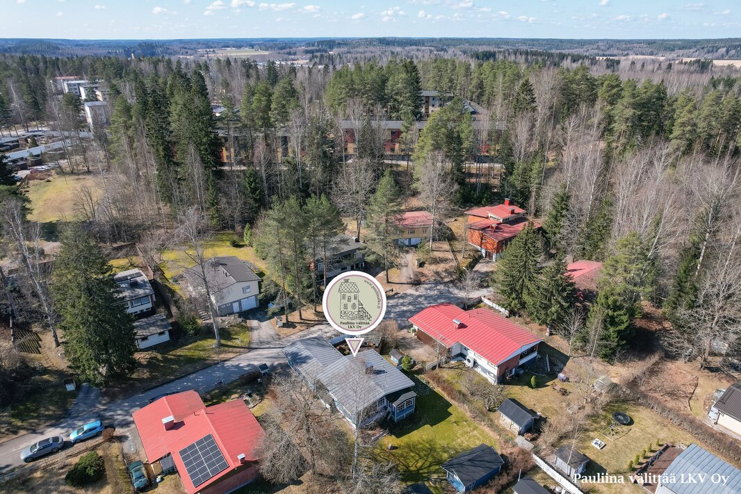 Hämeenlinnan moottoriteille n. 1,2 km. 