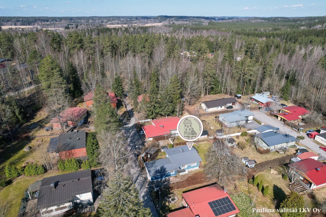 Lähin leikkipaikka ja puisto n. 200 m.