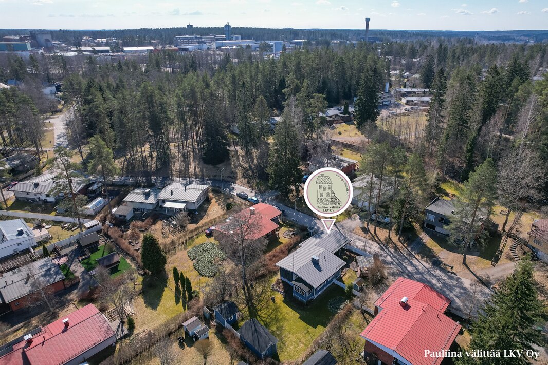 Sveitsin uimala n. 850 m, Hyvinkään Sairaala n. 2,9 km.