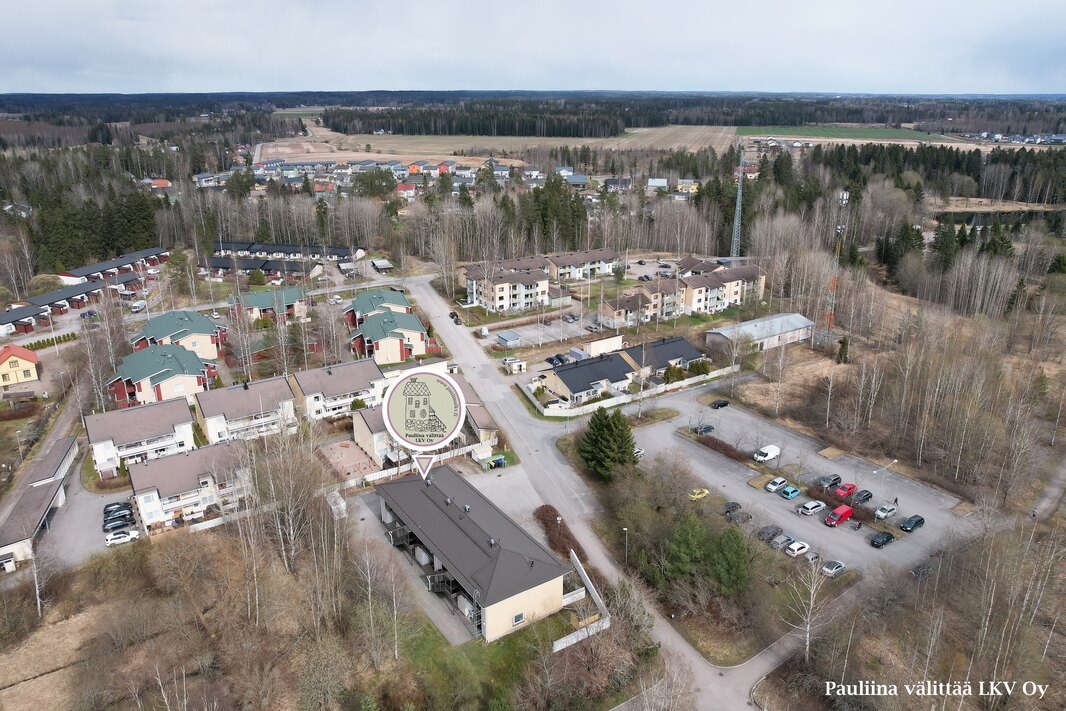  Lepolan urheilukeskus n. 900 m, Kolsan tekonurmi n. 1 km, Notkopuiston aktiviteetit n. 750 m. 