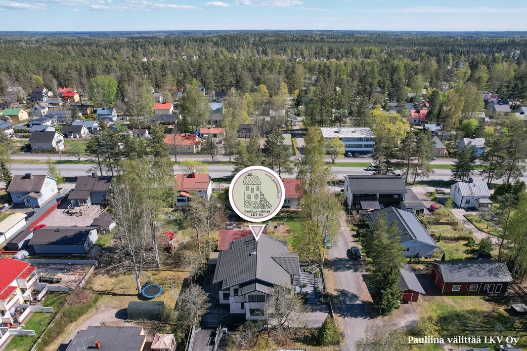 Kävelymatkan päässä päiväkoteja, ala- ja yläkoulu.