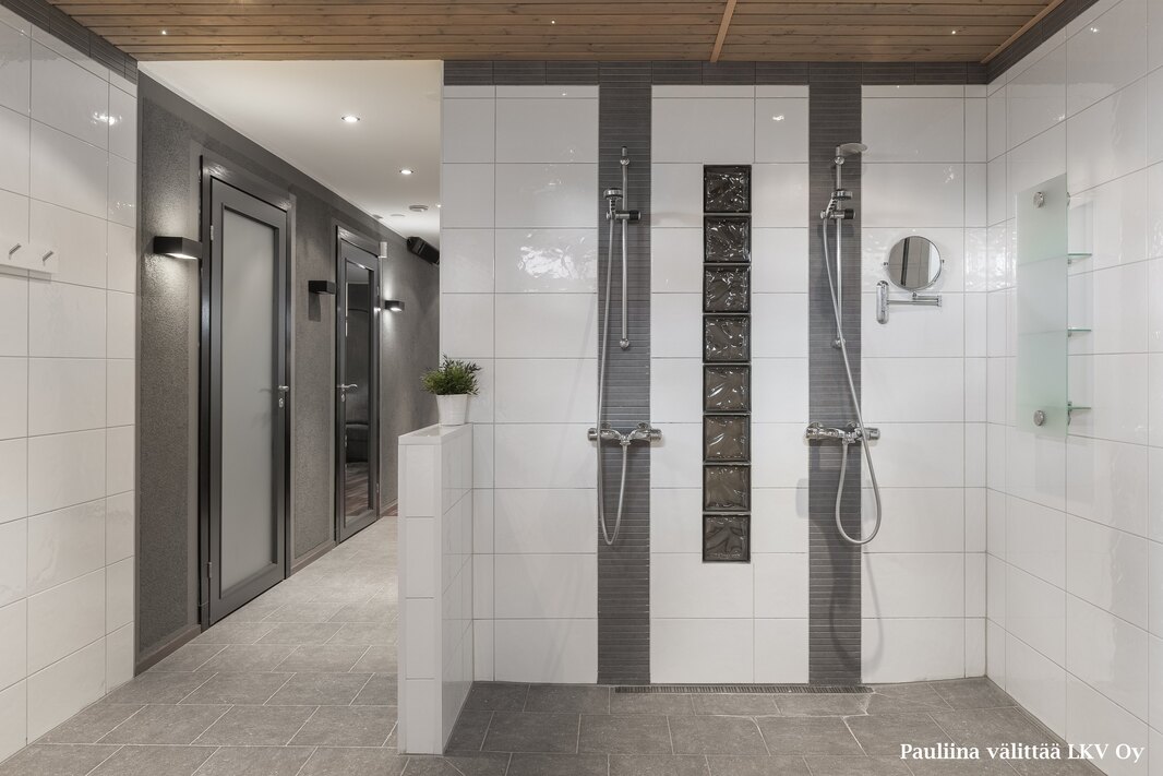 Kellarikerroksen spa-osasto on avoin oleskelutilan suuntaan.