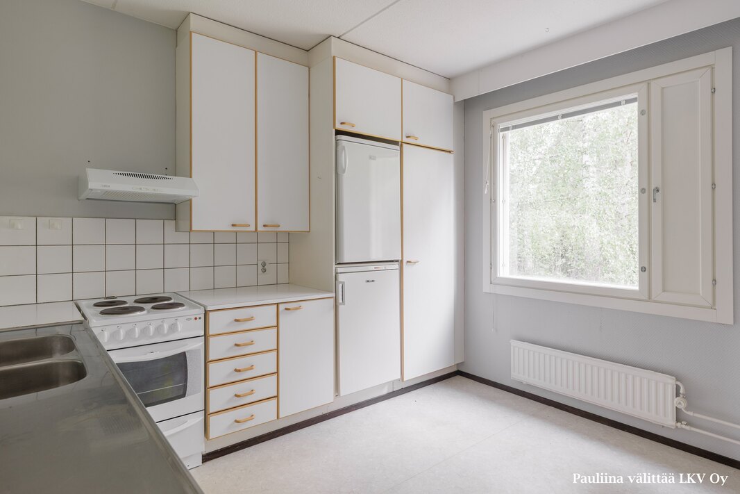 Keittiöön mahtuu hyvin ruokapöytä. 