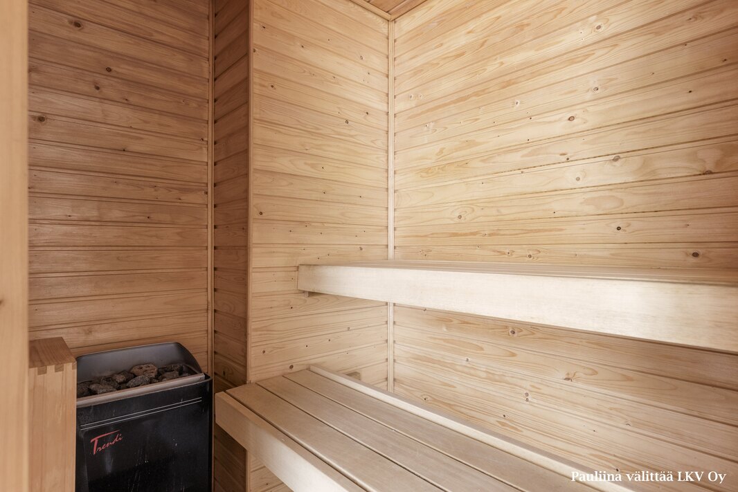 Huoneistossa on oma sauna.