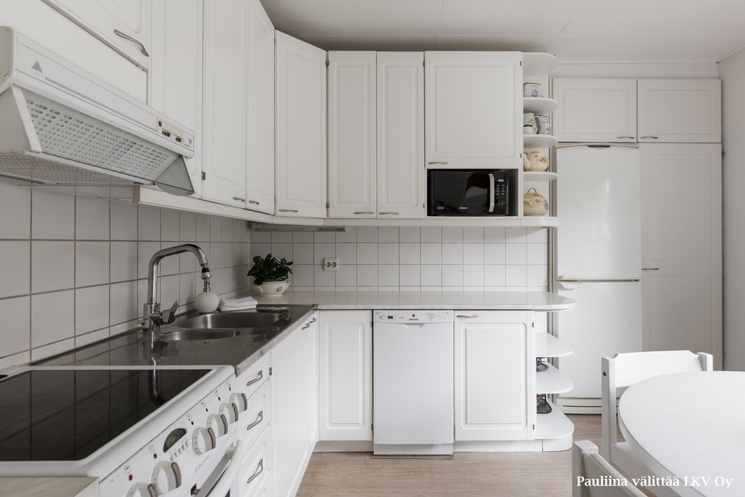 Kaapistossa on paikka mikroaaltouunille.