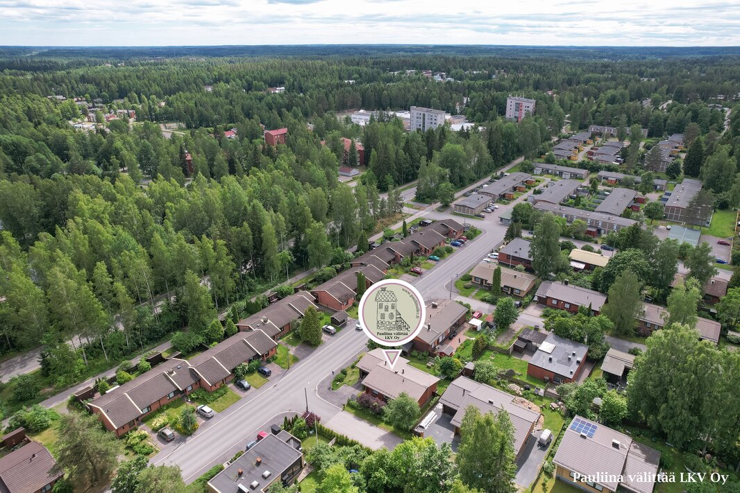 Oma kulmatontti 613 m2.