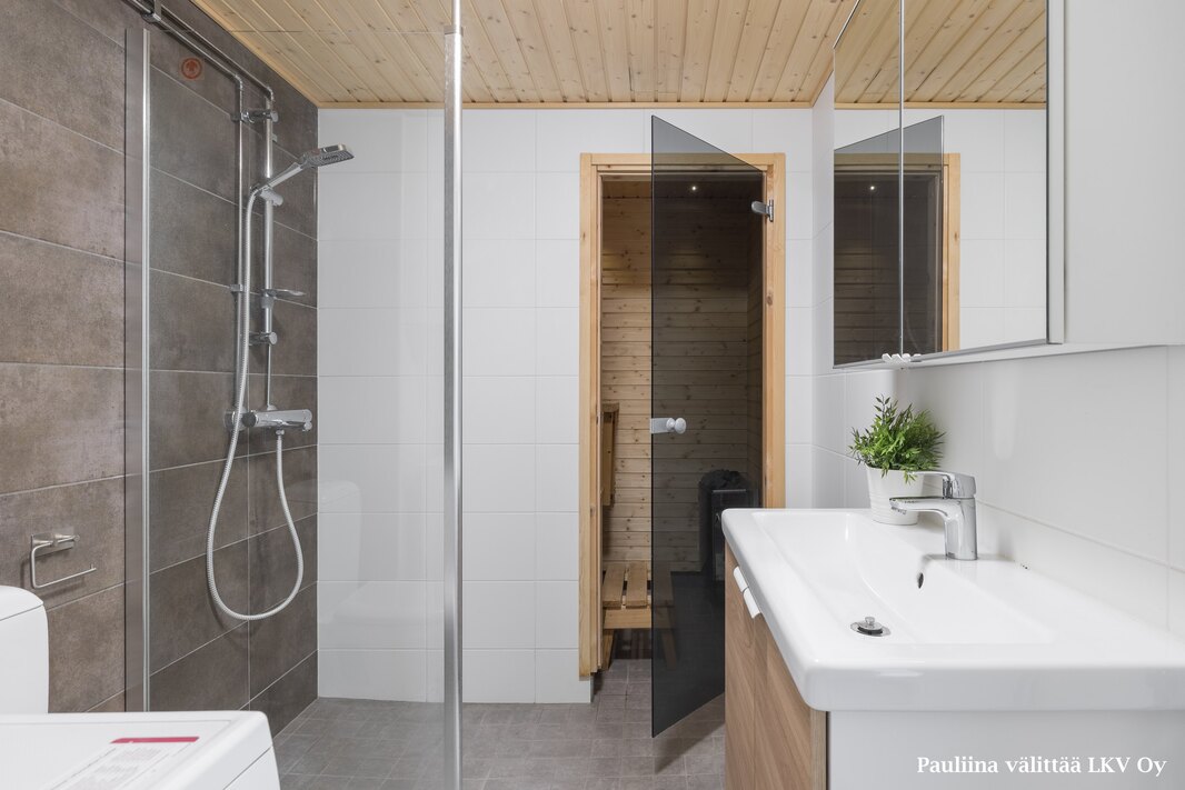 Kylpyhuone ja sauna on uusittu v. 2022