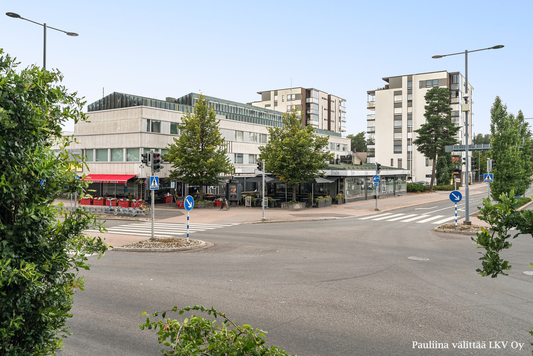Kauppalankatu 2 sijaitsee keskustassa. 