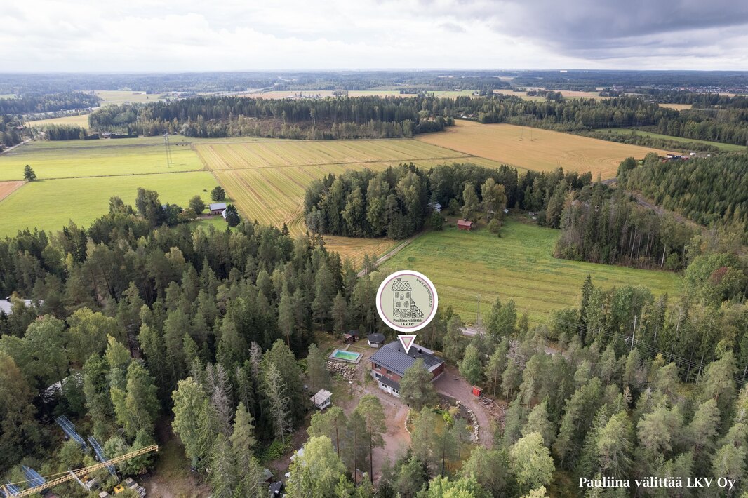 Haarajoen juna-asema n. 8 km.