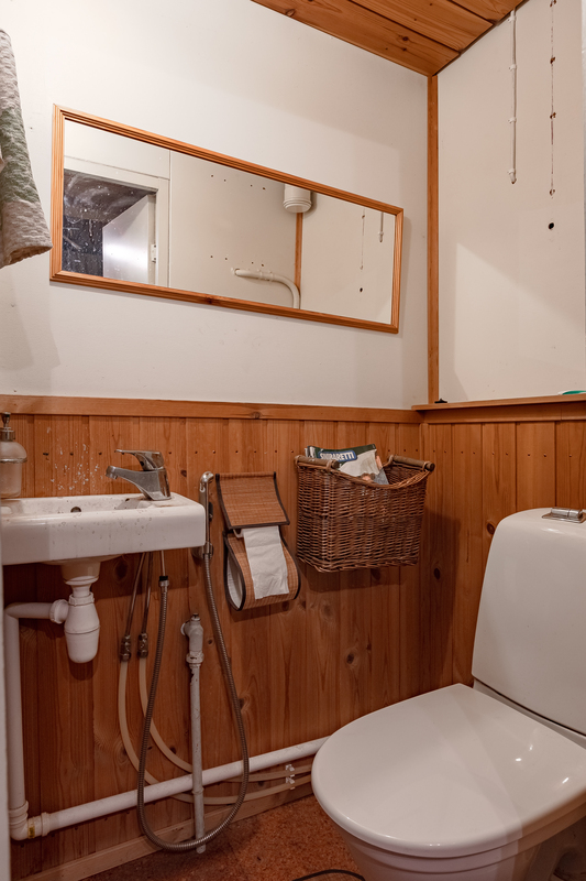 Talousrakennuksen wc