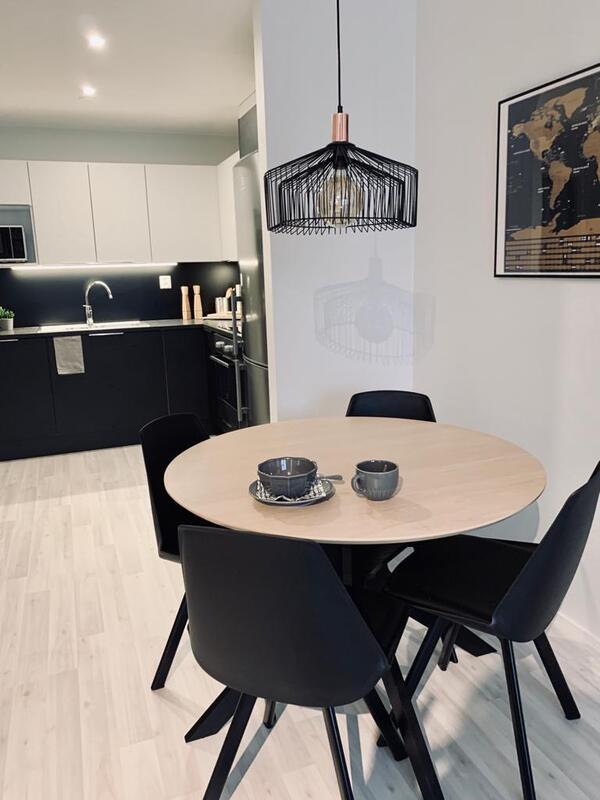 Olohuone/avokeittiö