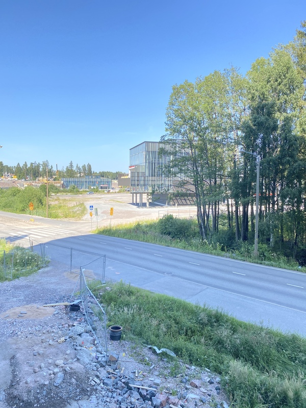 Metroasema valmistuu takapihalle.