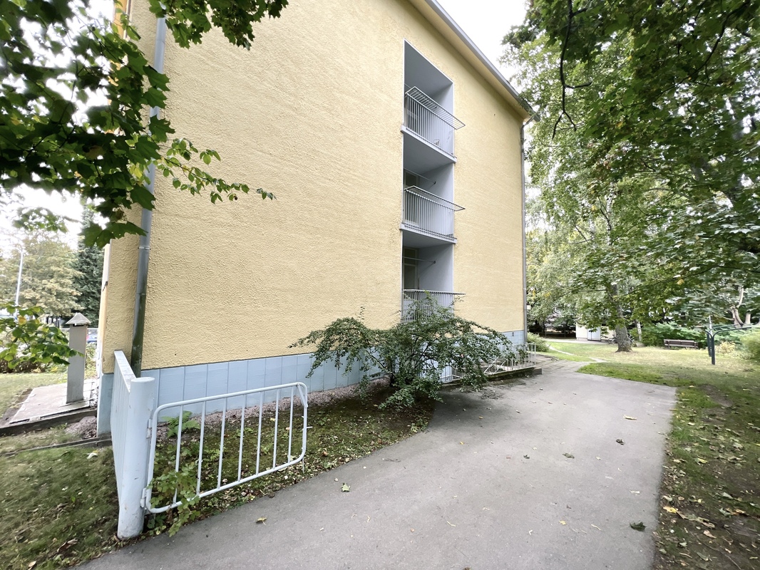 Julkisivu