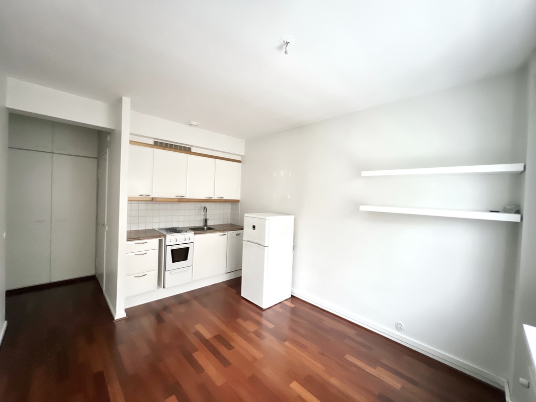 Avokeittiö ja olohuone