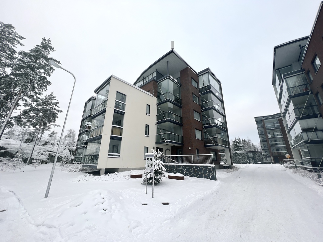 Julkisivu